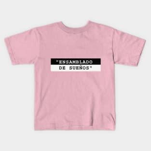 ENSAMBLADO DE SUEÑOS Kids T-Shirt